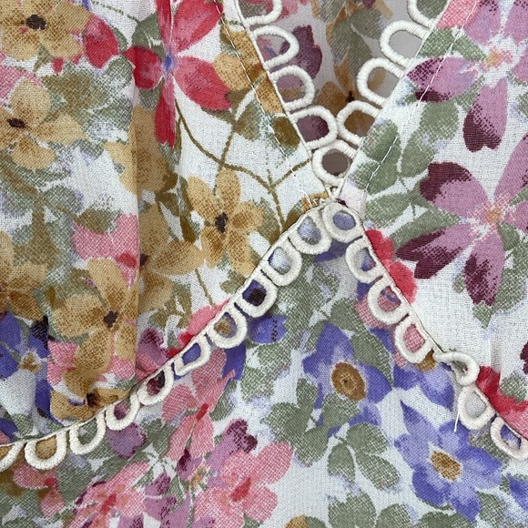 Live 4 Truth Floral Blouse Size M EUC, Puffy Sleeves & Elastic Waist - Picture 5 of 9